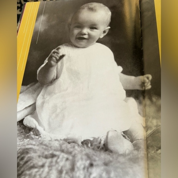 Marilyn Monroe Coffee Table Book Treasures Personal Archives Hardcover 2008 - Picture 4 of 11